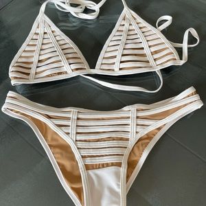 Beach Bunny bikini Top size XL, Bottom size XS NWT